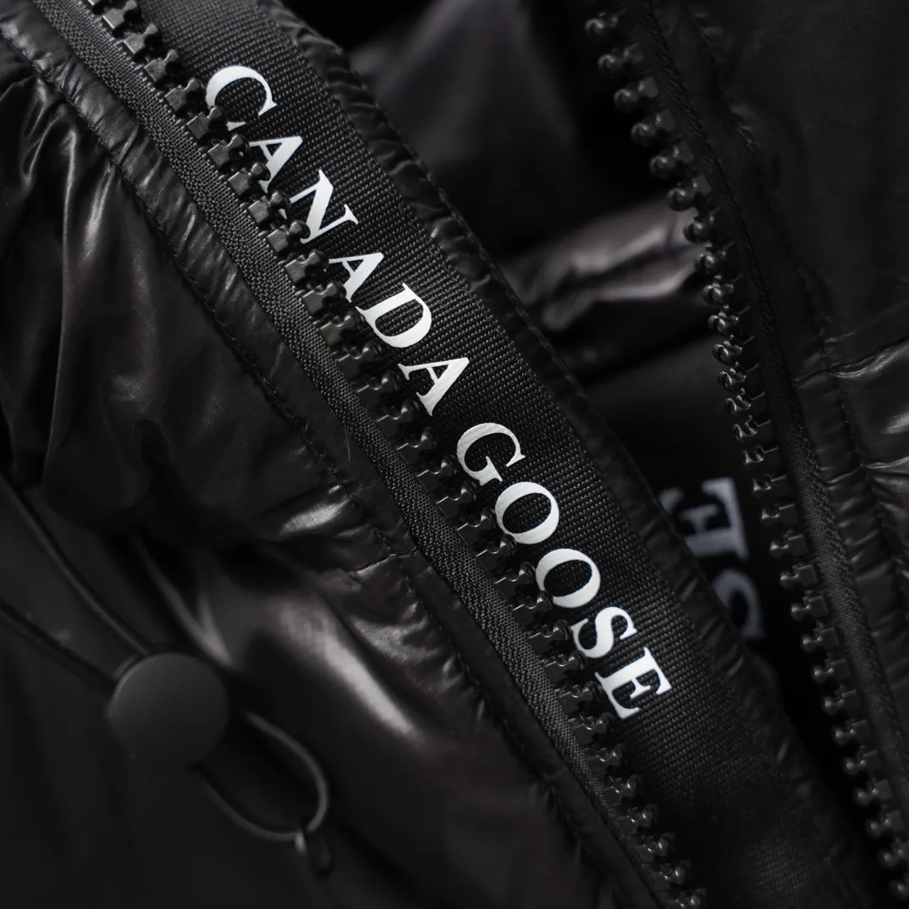 P780 CANADA GOOSE丨Canada Goose 2252 puff hooded down jacket Color: black with red label Size: XS-XXL